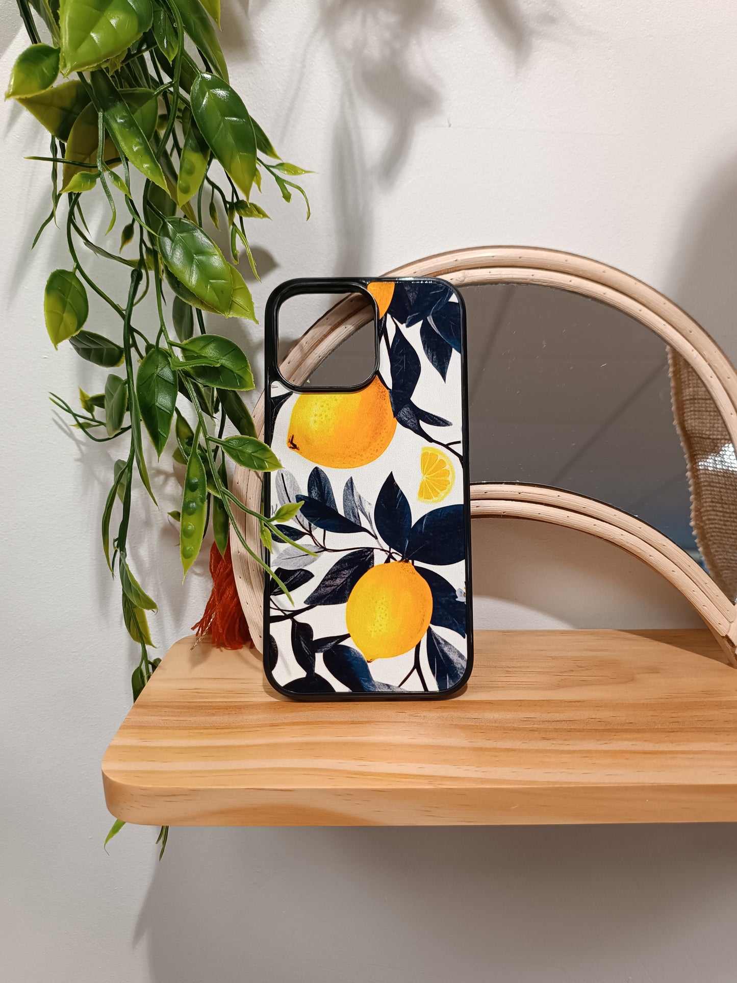 Customizable IPHONE - black outline